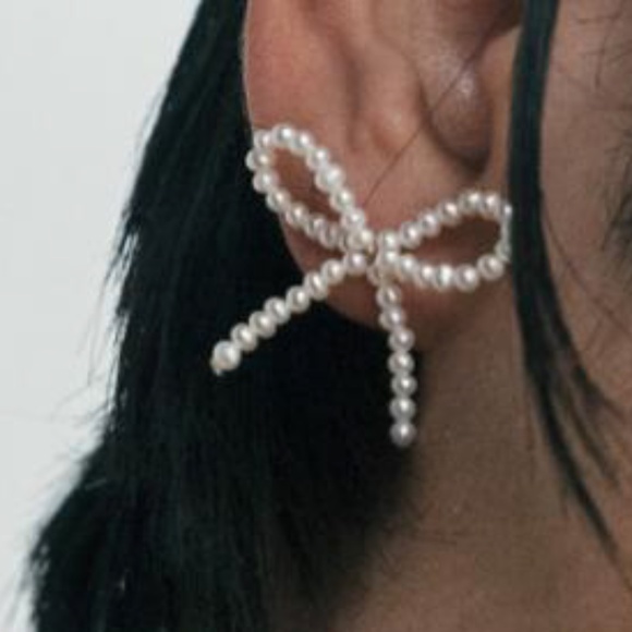 SASKIA DIEZ PEARL BOW STUDS PAIR IN EXCELLENT CONDITION! - Picture 4 of 5